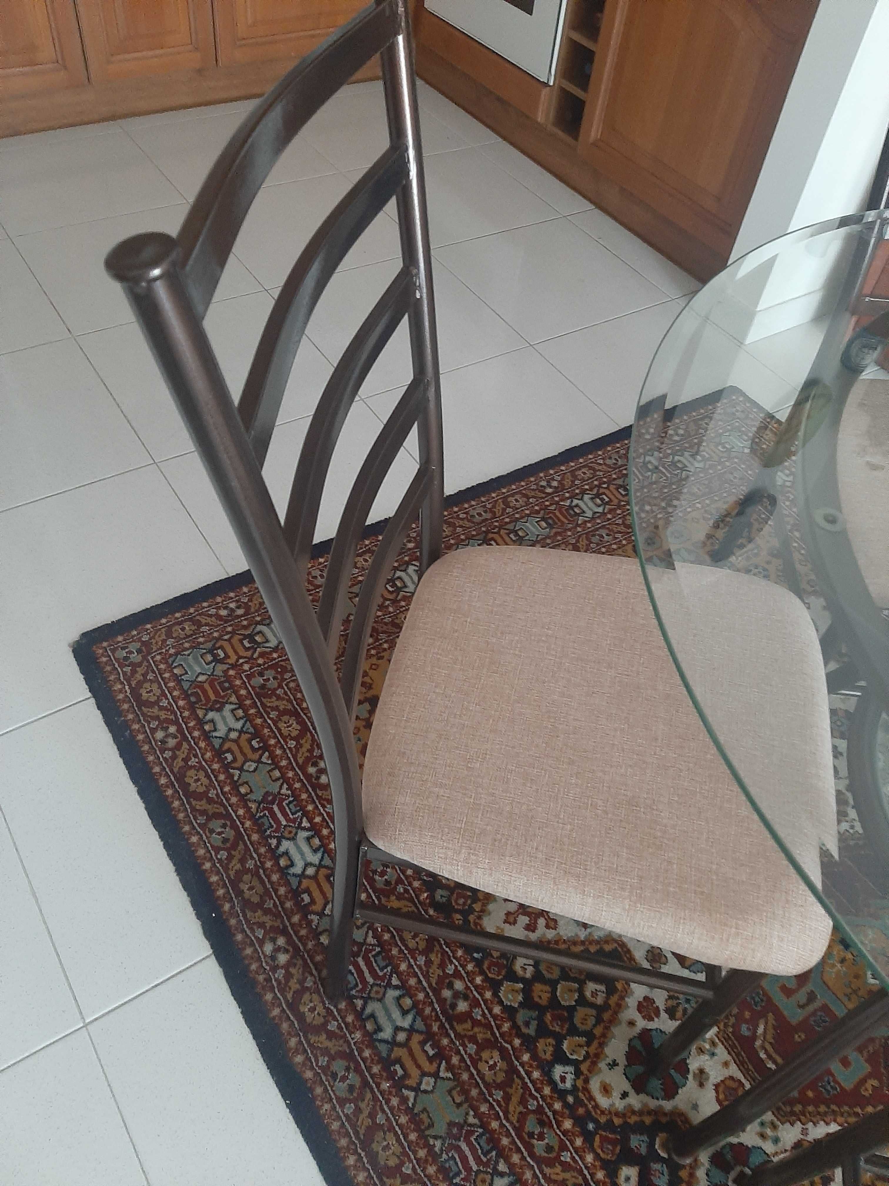Mesa de sala com 4 cadeiras