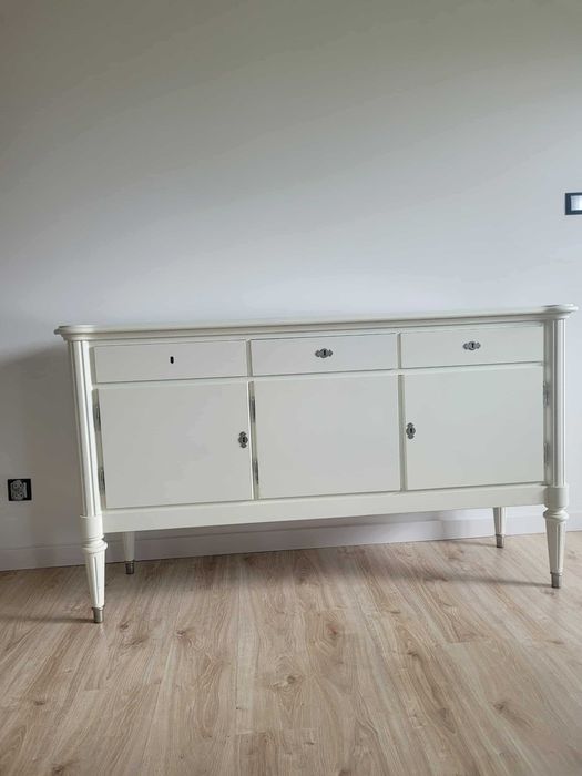 Zestaw mebli komoda, stół, krzesła