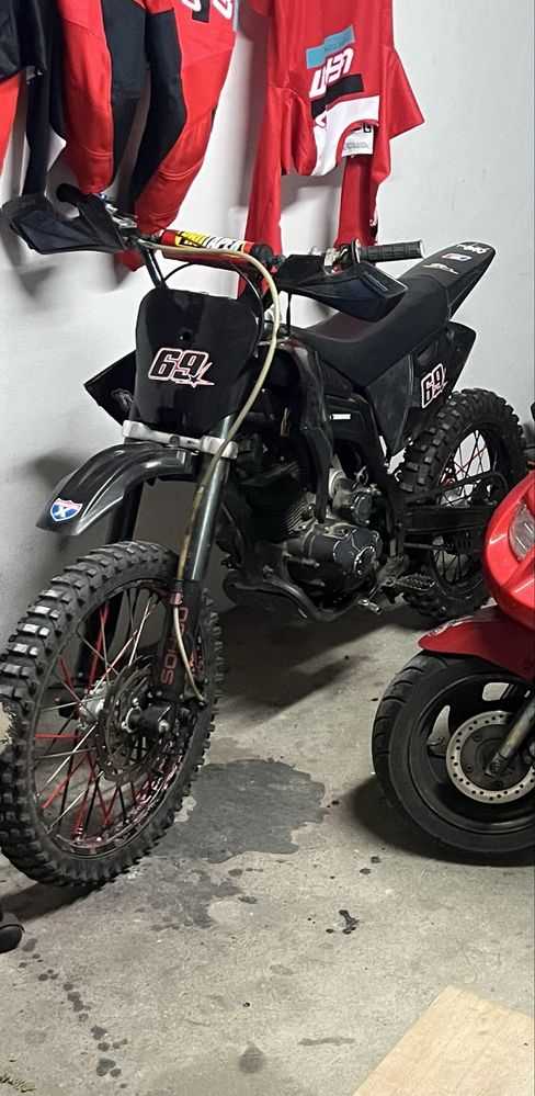 Mota 250 cc em muito bom estado