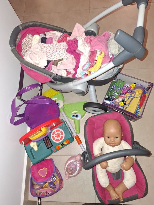 Zestaw wózek,  nosidełko, lalka, ciuszki, kuchenka...