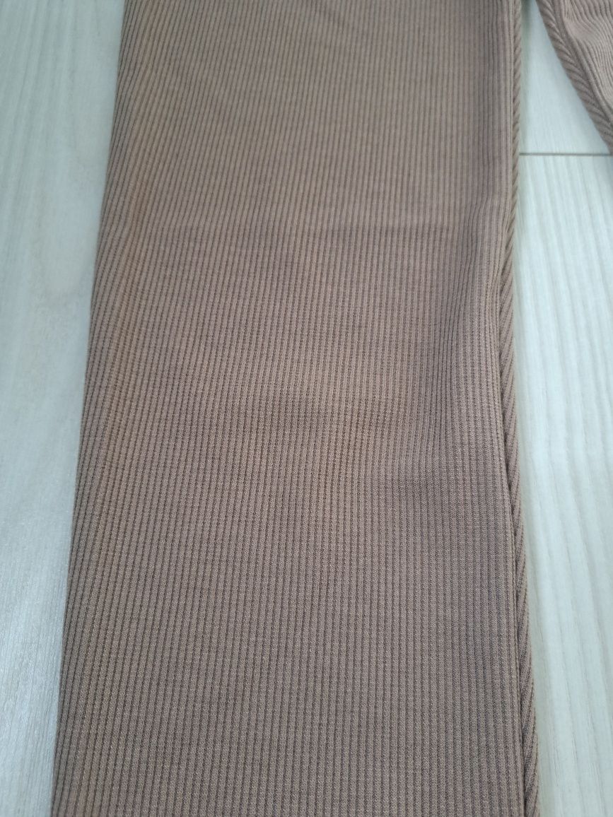 Legginsy prążkowane r.M