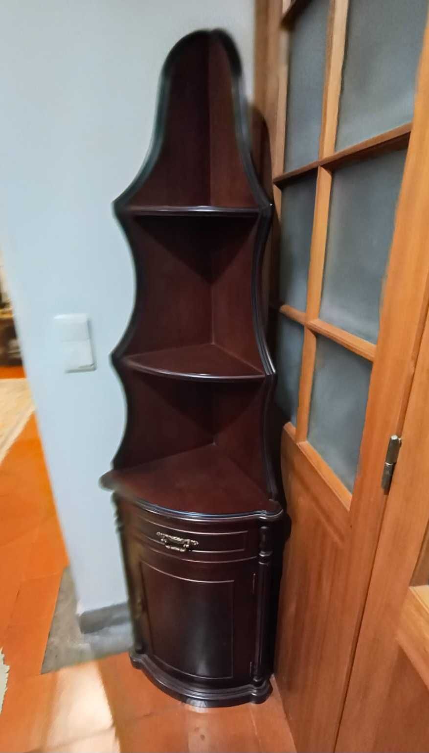 Móvel de canto em mogno