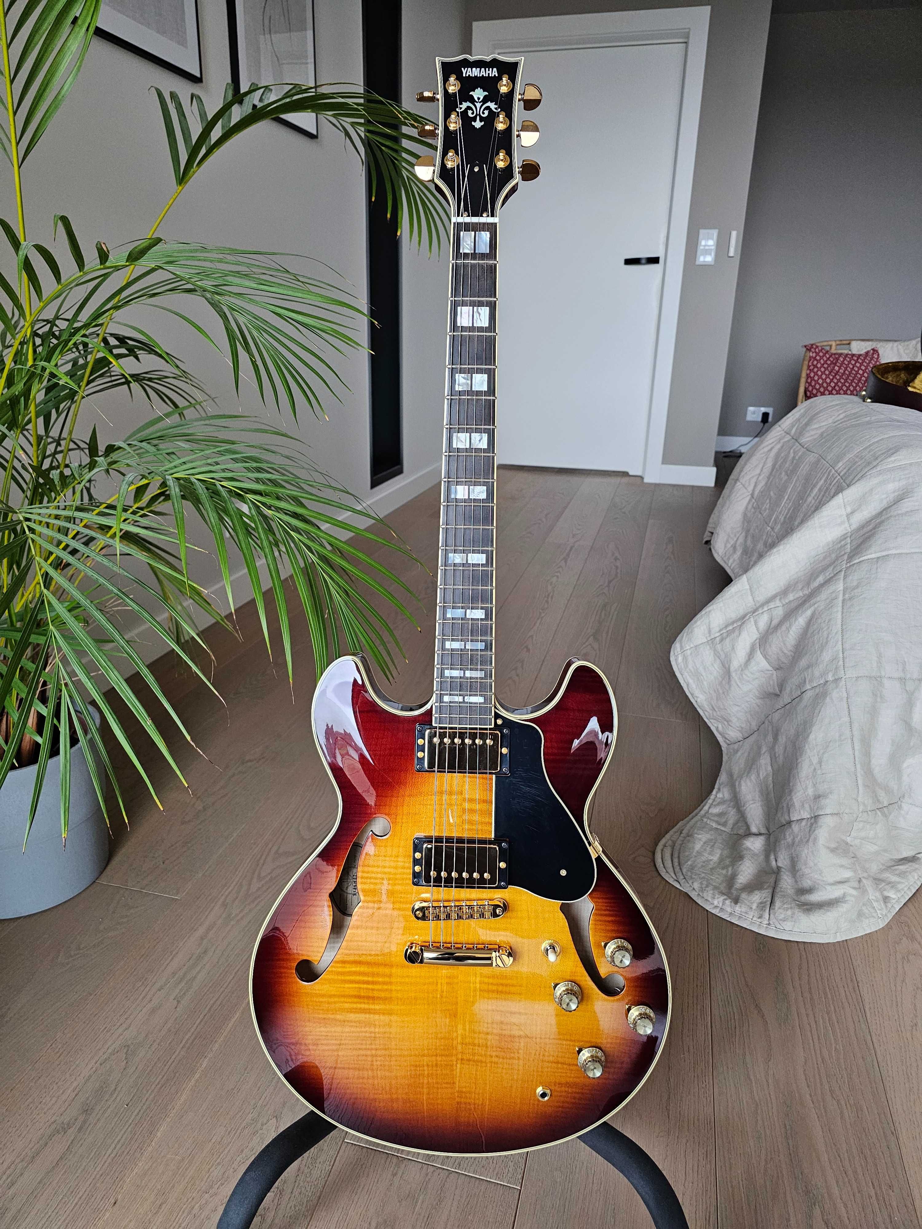 Gitara elektryczna Yamaha SA2200 - Violin Sunburst Semi-Hollow