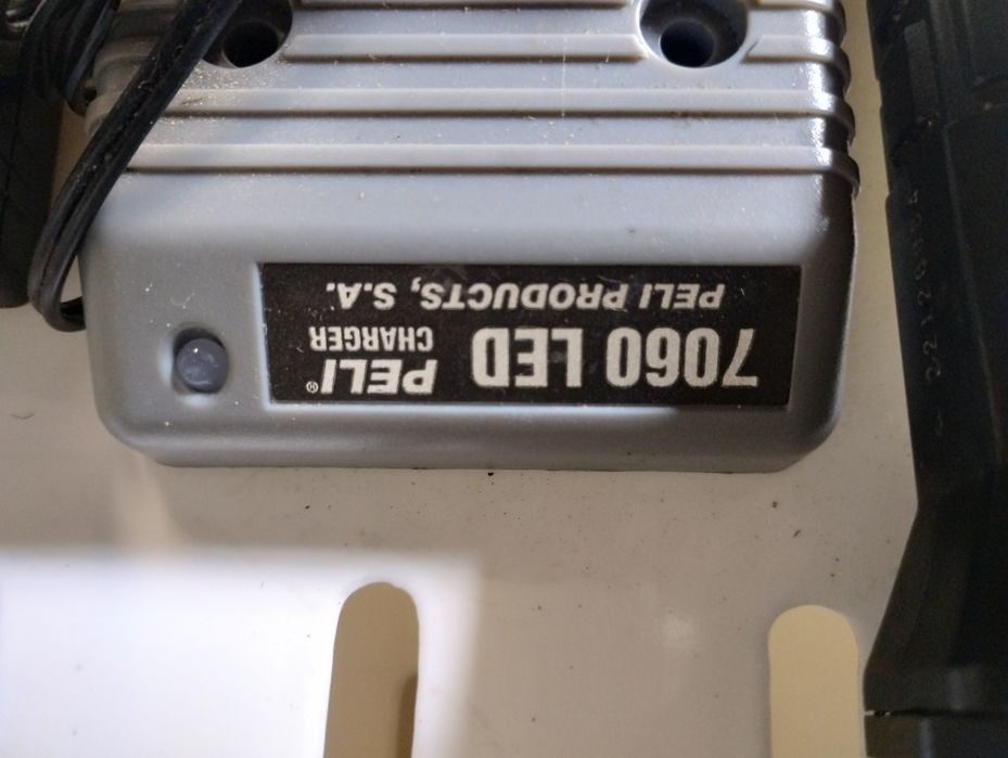 Latarka PELI 7060 LED + ładowarka