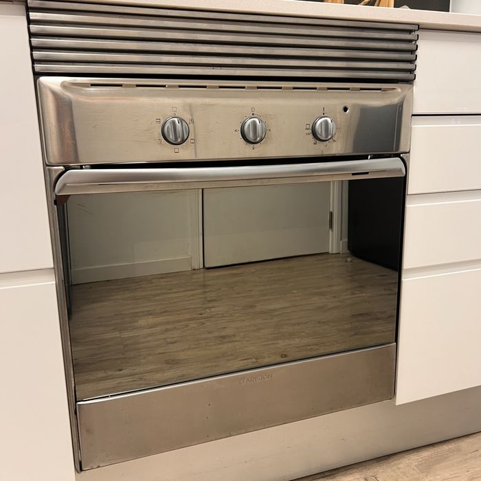 Forno Ariston encastrar
