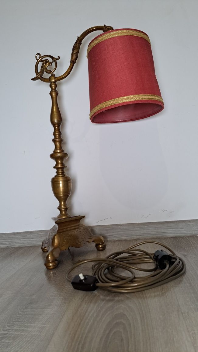 Stara Lampa Mosiężna Biurkowa z Czerwonym Abażurem