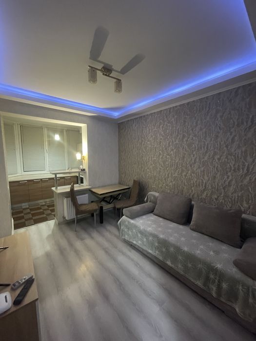 Сдам посуточно без комисссии классную квартиру Таирова Небесной Сотни