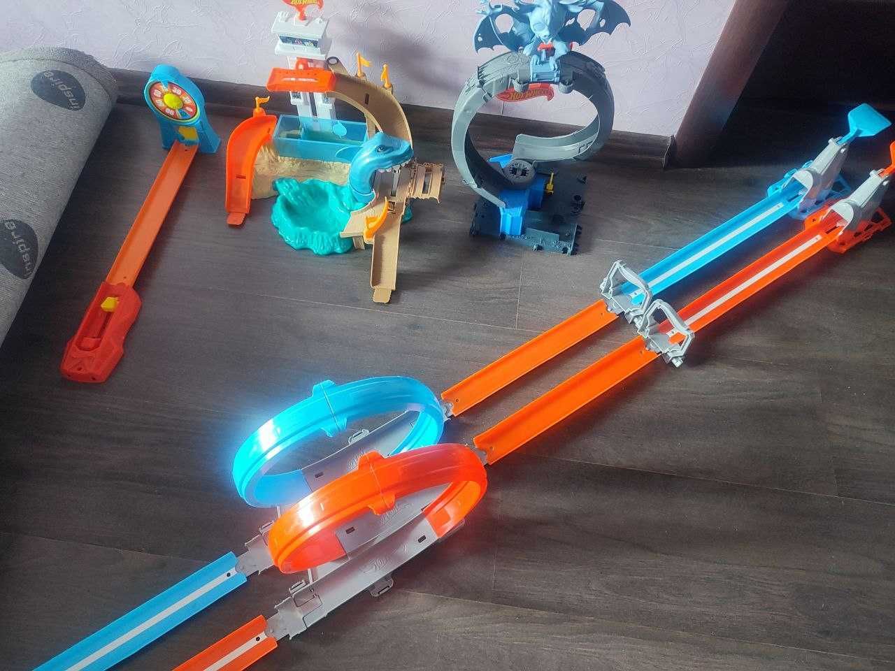 Продаются одним лотом треки Hot Wheels