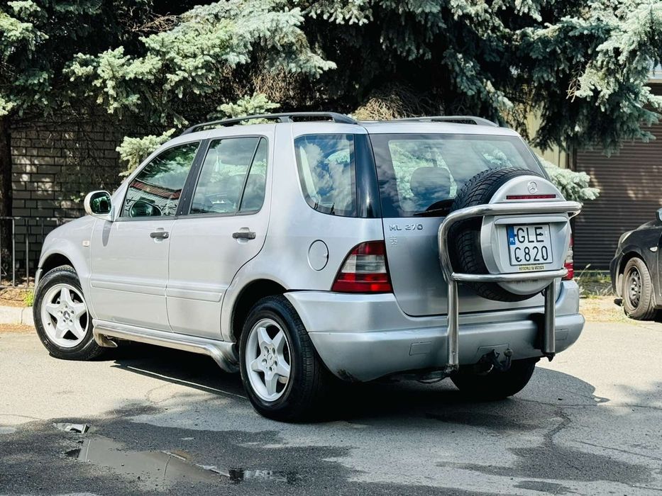 Продам автомобіль Mercedes ML повний привод в хорошем состоянии