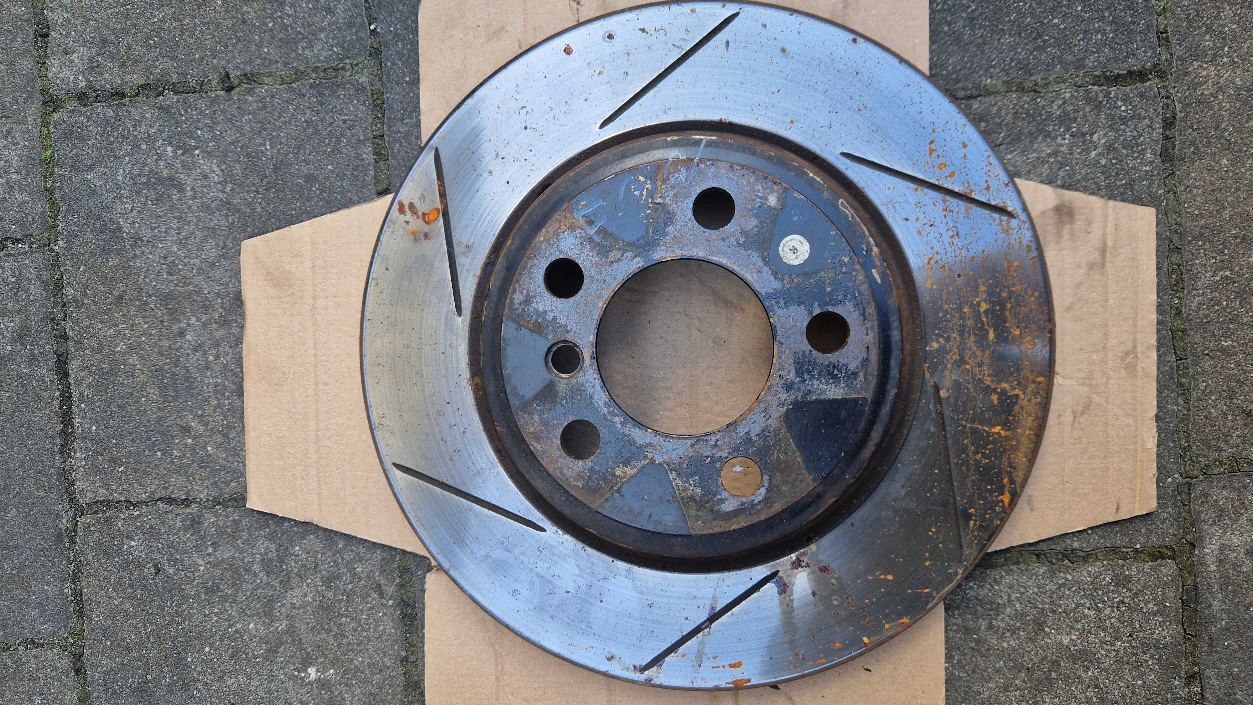 Zaciski i tarcze tyl 330mm bmw f30