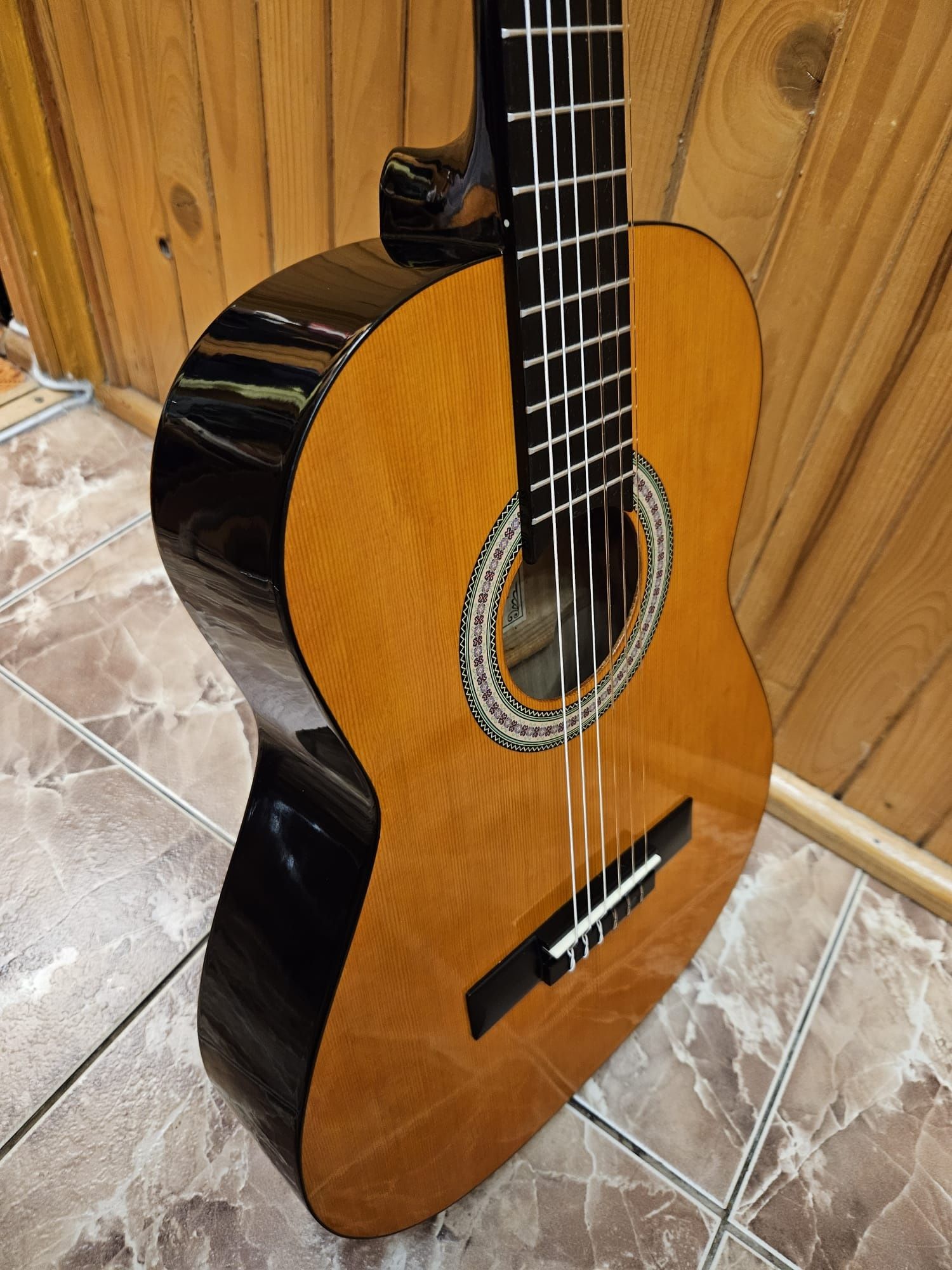 Gitara do nauki dobrej jakości