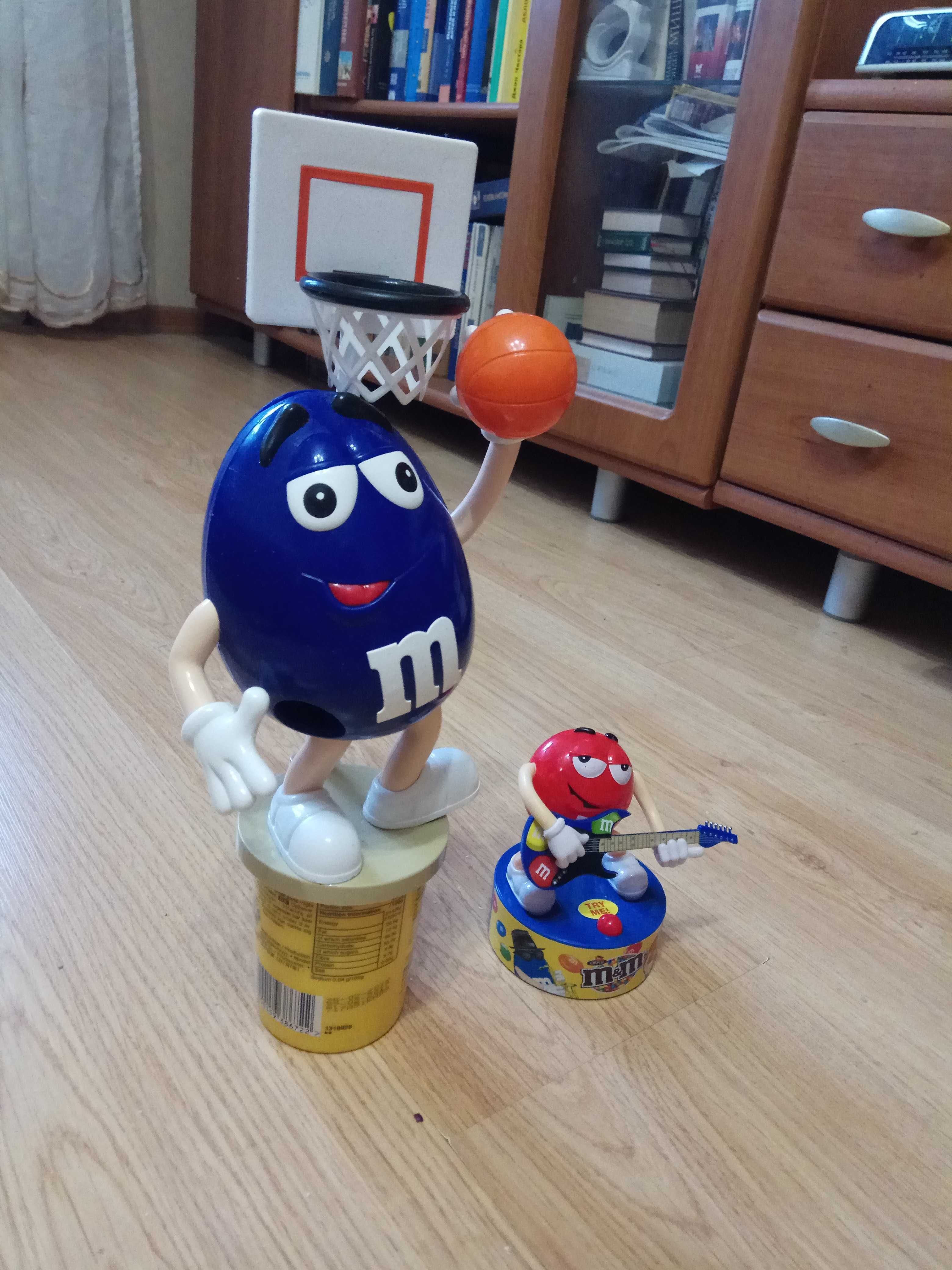 Диспенсер M&M's Handheld Dispenser Баскетболист и Музыкальная игрушка