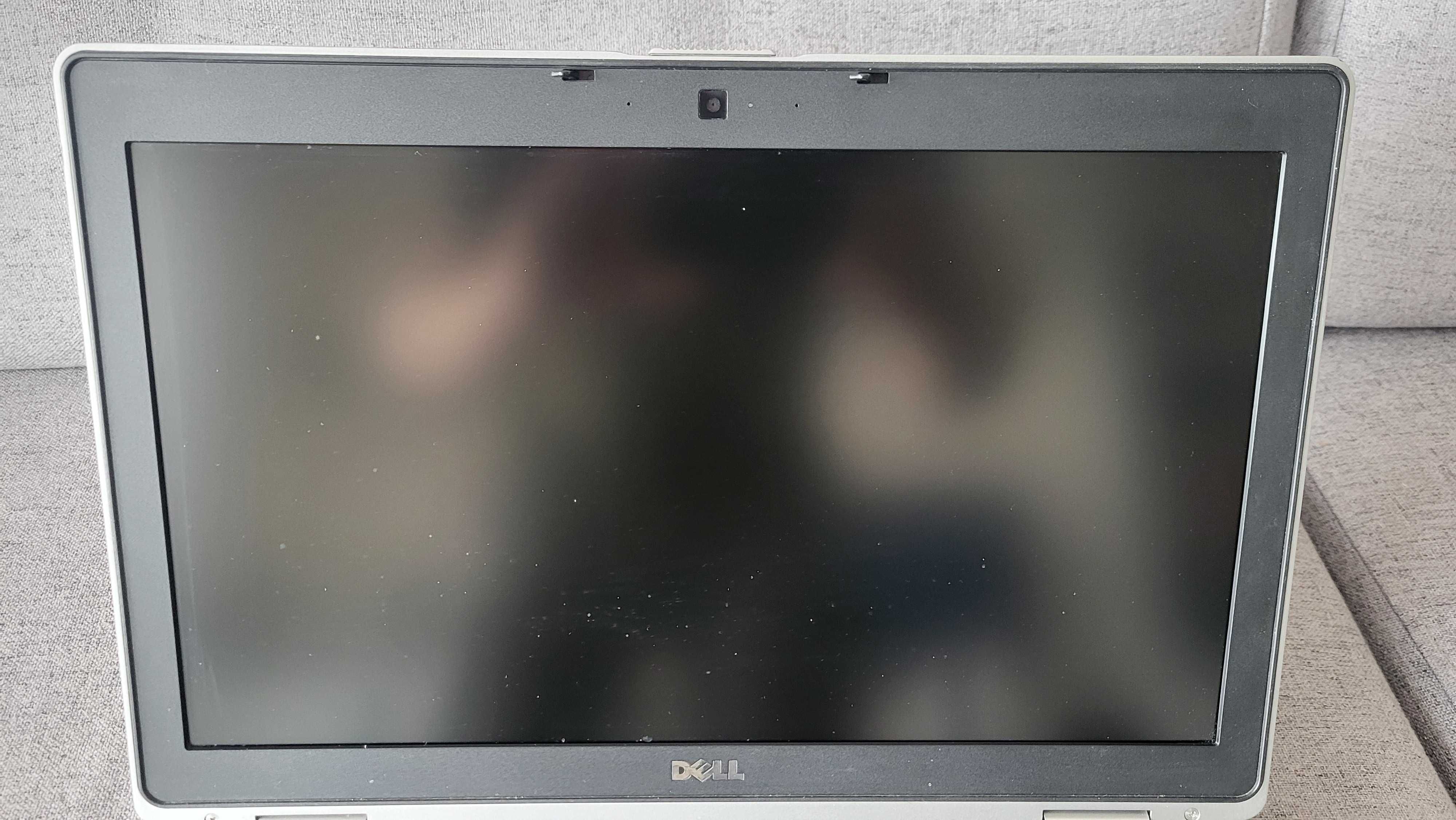 Używany Dell Latitude E6530 ze stacją dokującą.