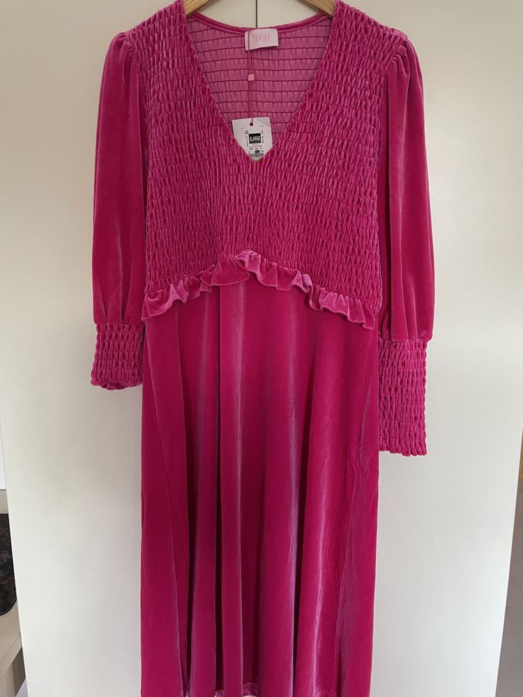 sukienka na sylwestra pink plussize rozmiar 44/46