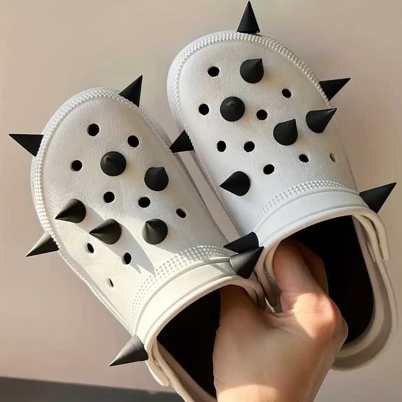 Przypinki piny do butów crocs prezent KOLCE PUNK 3D CZARNE halloween