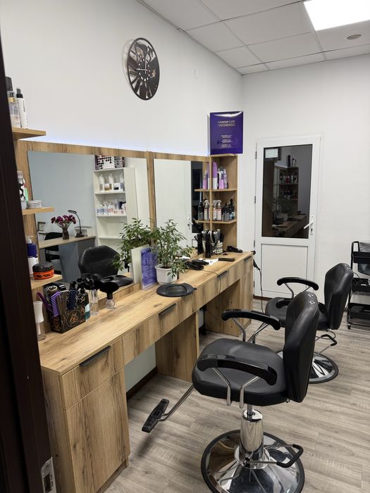 Продаю приміщення 38м2 разом з гаражем 30м2 +0.0209 га землі