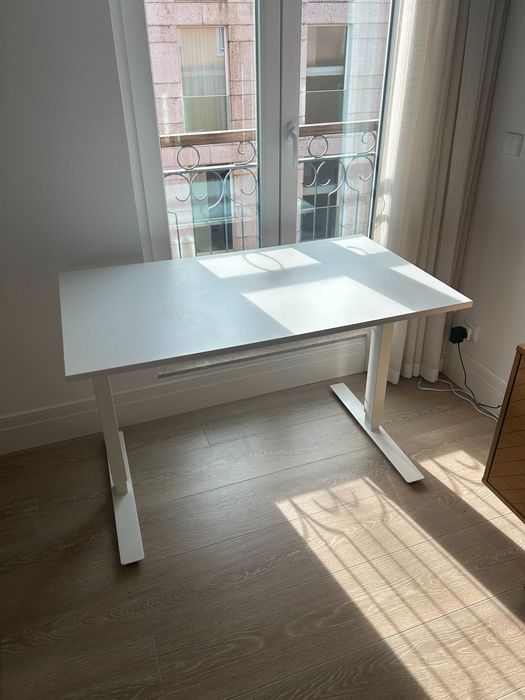 Height adjustable desk (IKEA Trotten)