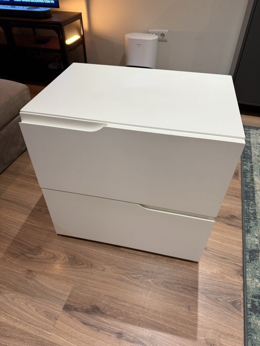 Mesa de cabeceira / móvel de apoio em lacado branco