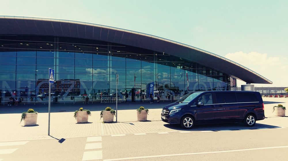 Przewóz osób, wynajem 8 osobowego busa z kierowcą, obsługa imprez