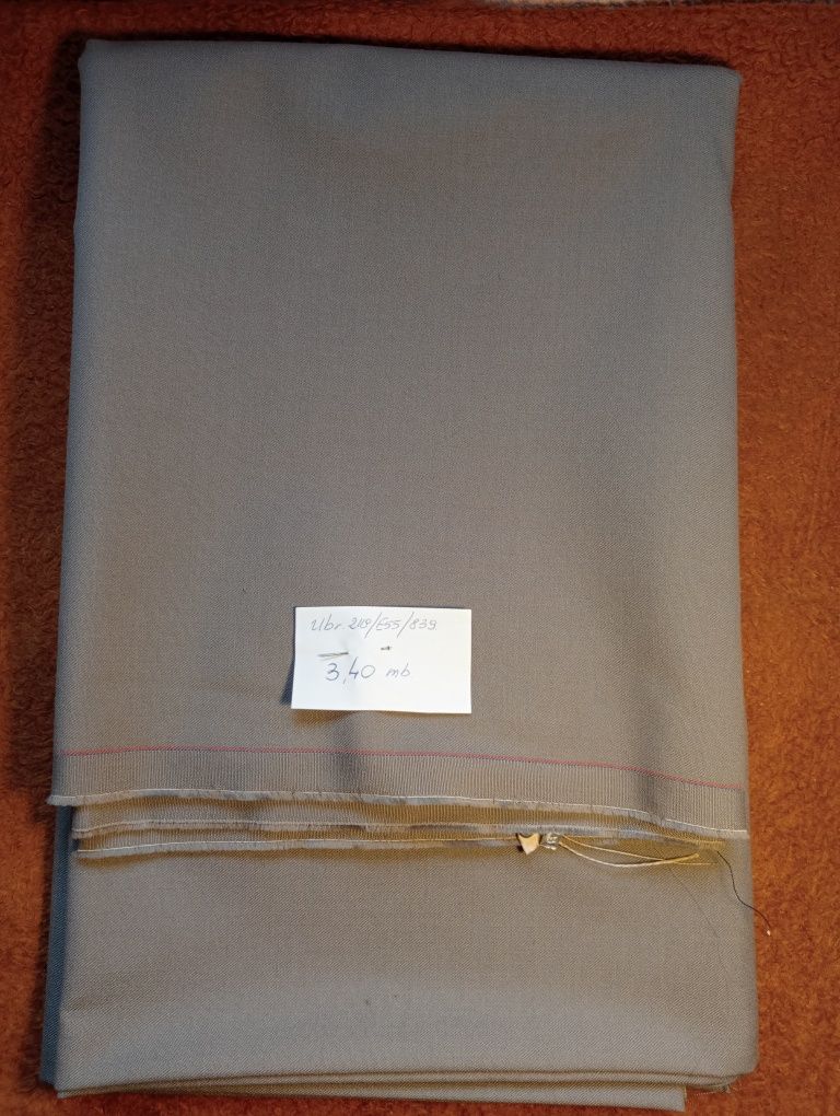 Kupon materiału - ubraniowy 3,40 m x 1,50 m, beżowy.