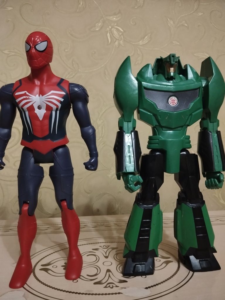 Фігурки трансформер, людина павук Hasbro 30см.