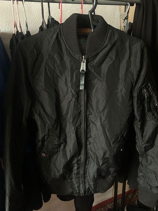 бомбер Alpha Industries MA-1):