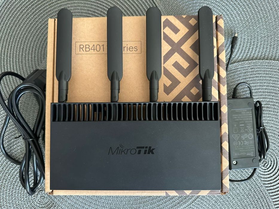 MikroTik RB4011iGS+5HacQ2HnD‑IN – десять гигабітних портів WiFi AC2000
