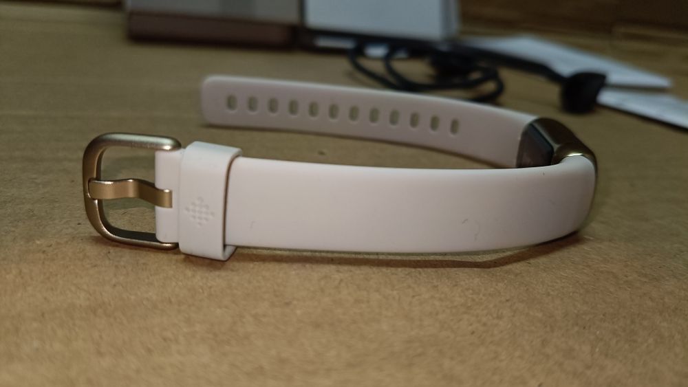 Fitbit luxe smartband uszkodzony