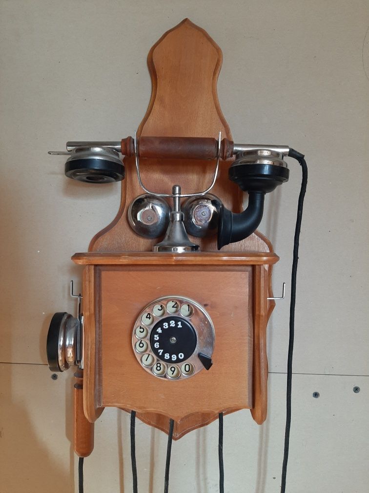 Телефон деревянный