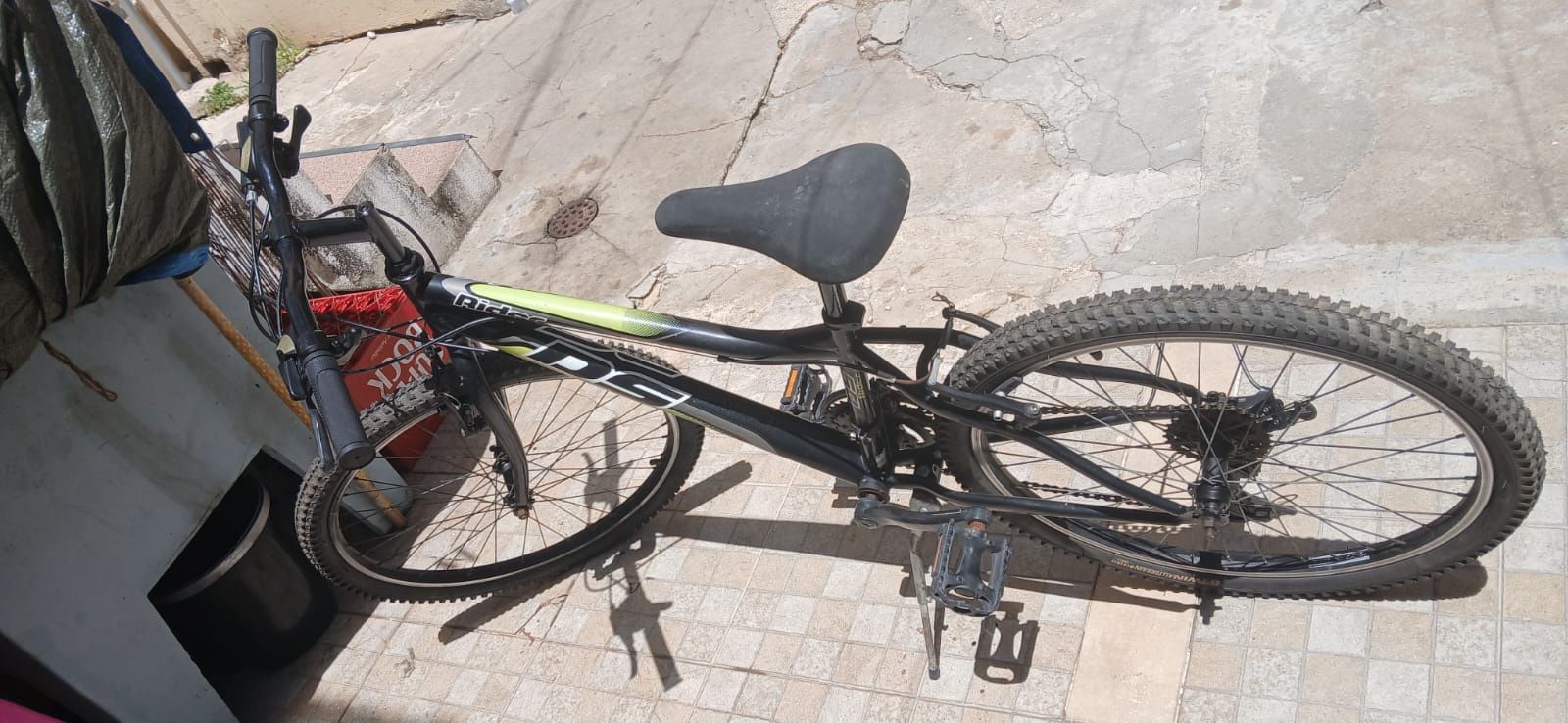Bicicleta usada, mas em bom estado.