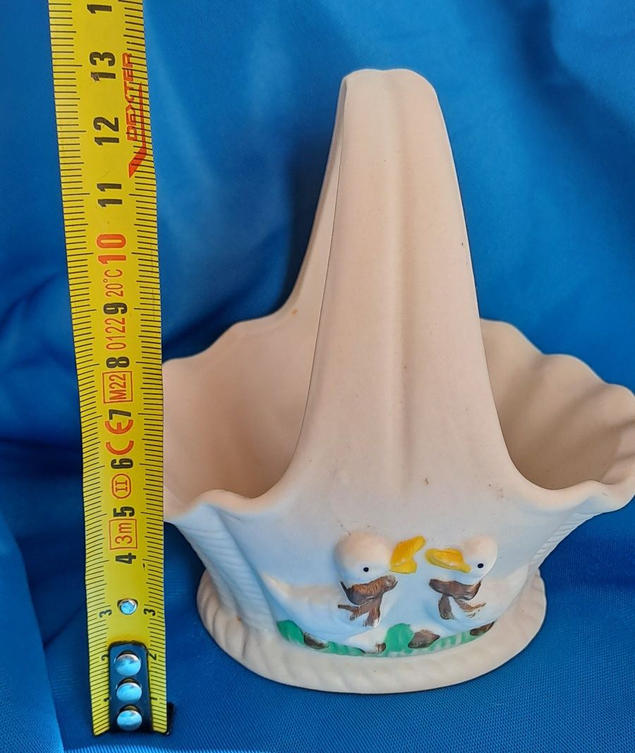Cestinha em porcelana com patinhos