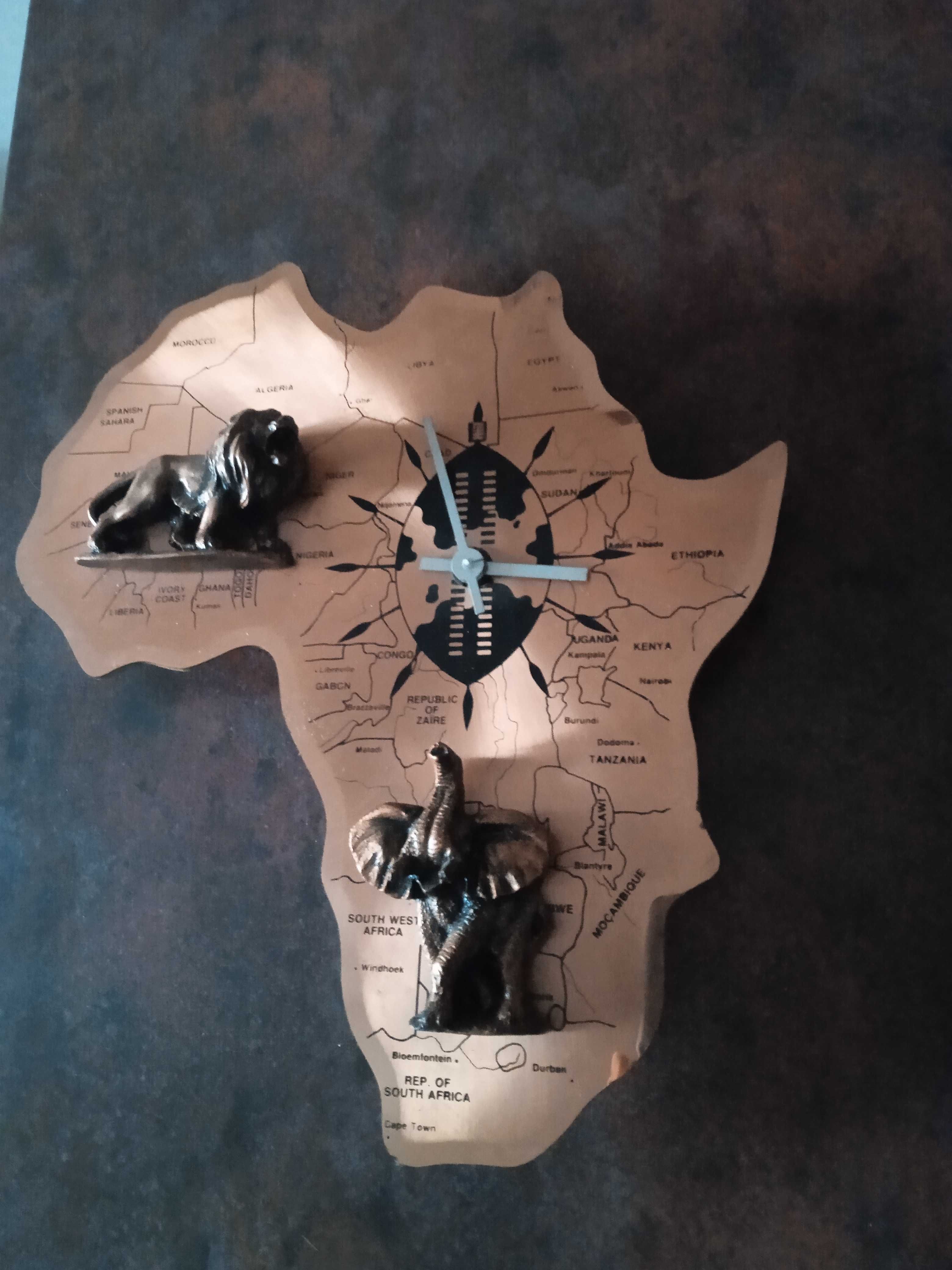 Oryginalny zegar ścienny w kształcie Afryki z figurkami zwierząt
