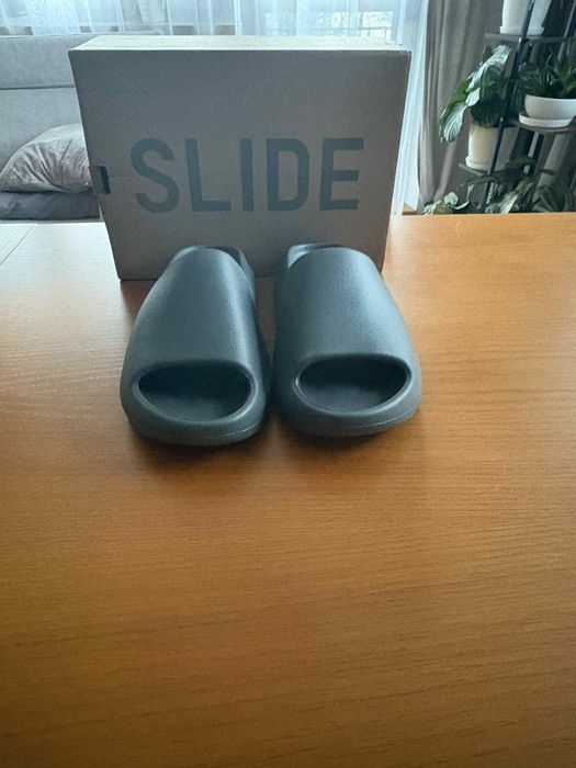 Adidas yeezy slide