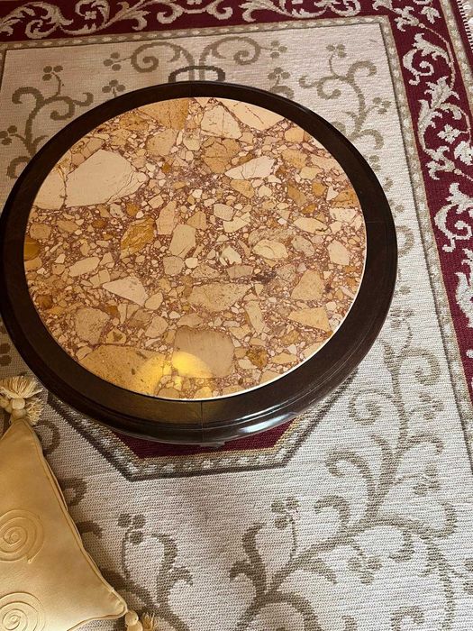 Mesa de centro em madeira e mármore