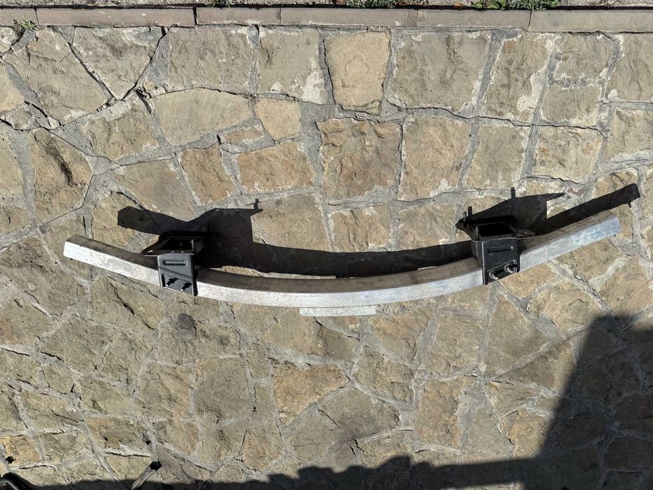 Підсилювач переднього бамперу Tesla Model S Plaid 2021-2025