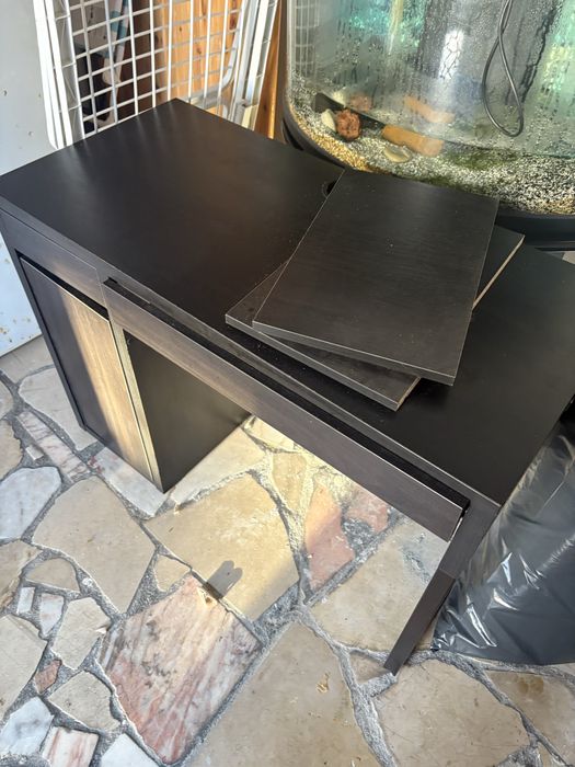 Tenho duas secretarias ikea para venda