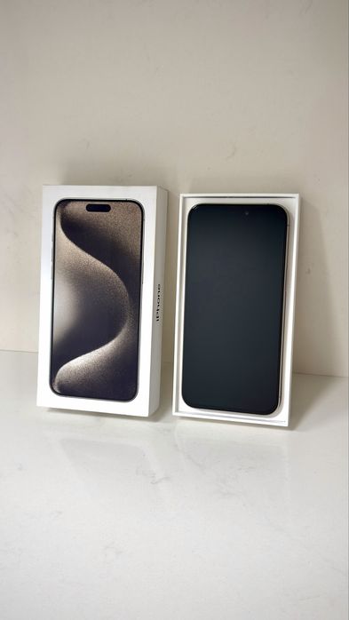 iPhone 15 Pro Max – 256 GB – Cinzento Titânio – Estado como novo