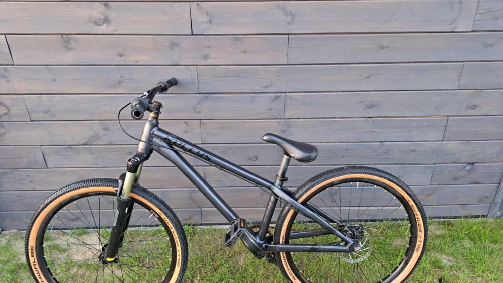 Kelly whip 30 dirt