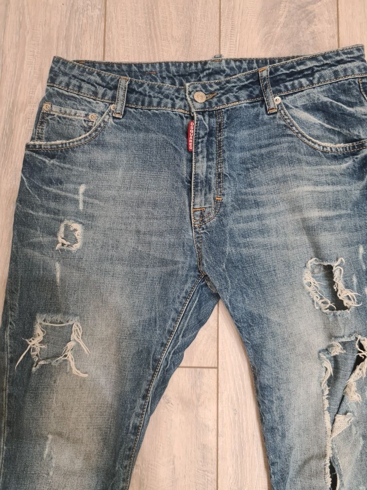 Рваные джинсы DSQUARED. 29 размер. Италия