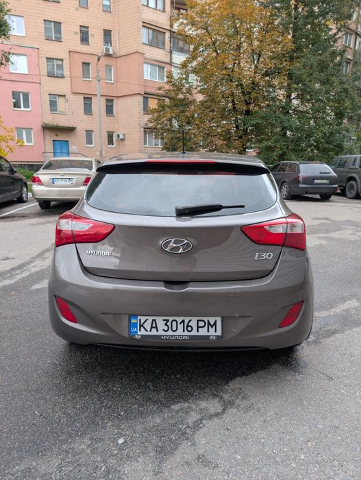 Терміново продам автомобіль Hyundai i30 1.4 2012 дизель механіка