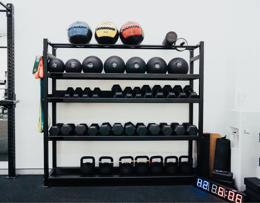 Suportes de halteres, bumpers e kettlebells