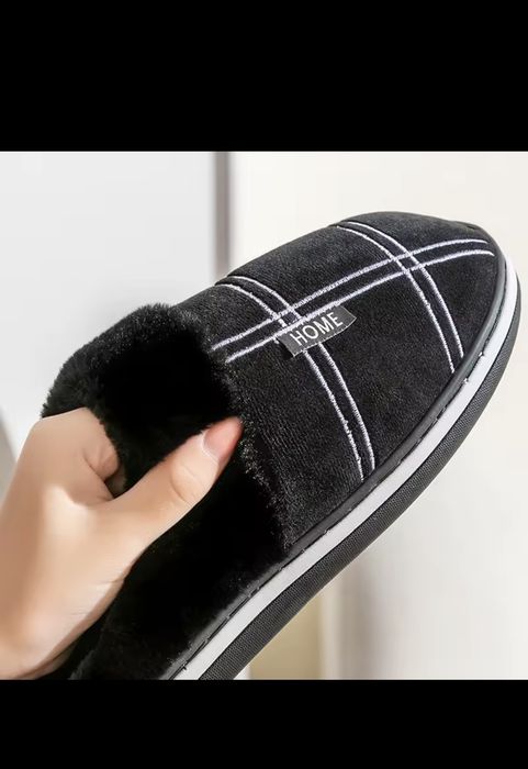 Продам мужские теплые тапочки размер на  42-43.