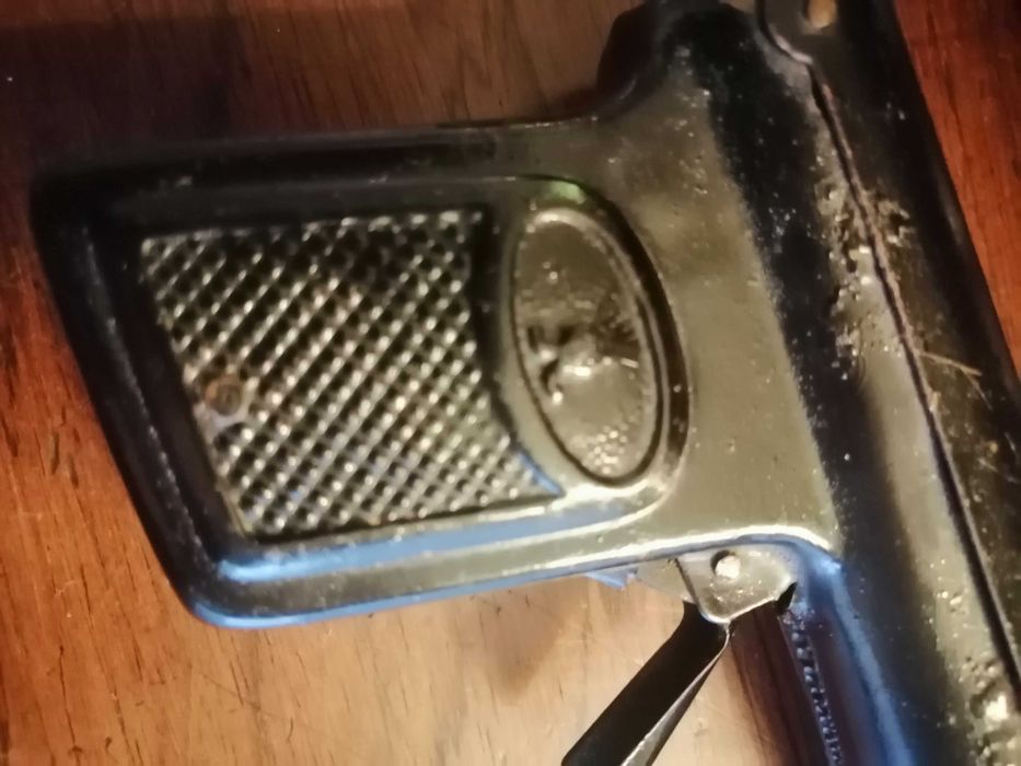 Brinquedos - duas pistolas em lata antigas