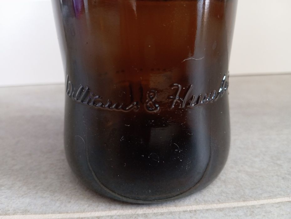 Butelka po alkoholu Williams and Humbert 1877