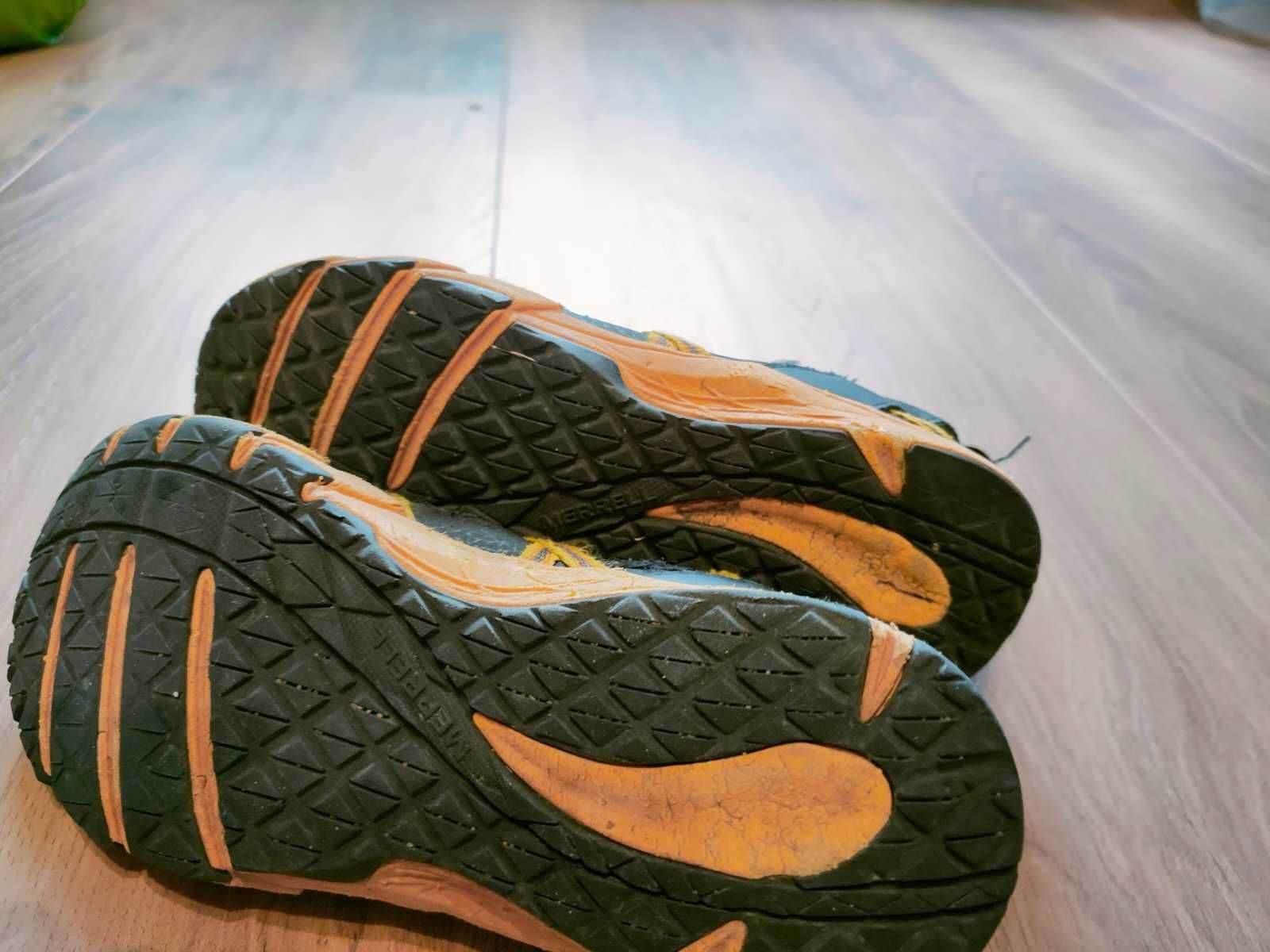 Dziecięce sandały Merrell rozmiar 33, przód zakryty siateczką