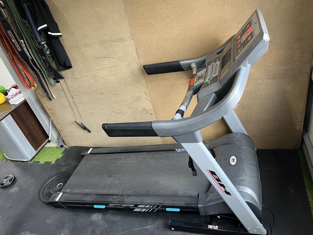 Bieżnia do biegania professionalna F9R BH Fitness G6520