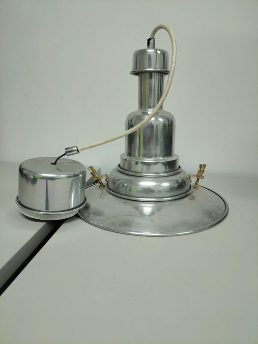 Iluminária em aluminio do IKEA