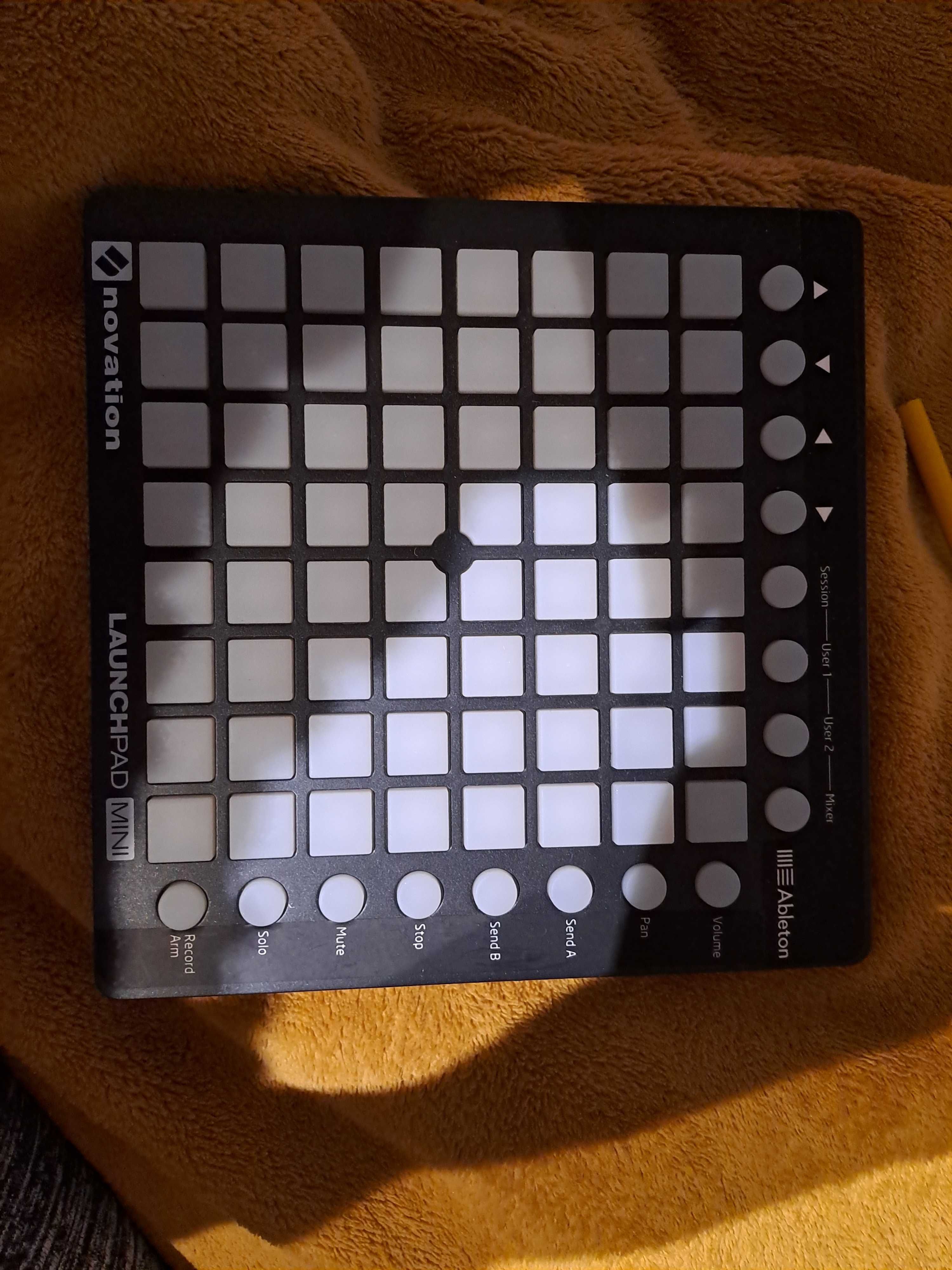 Novation Launchpad Mini MK2 (uniwersalny)