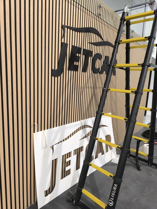 Aplicação de vinil e decoração de espaços comerciais