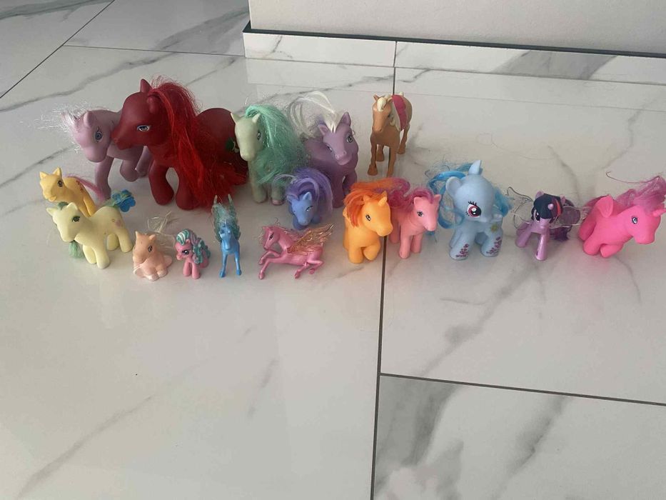 Zestaw koników figurki